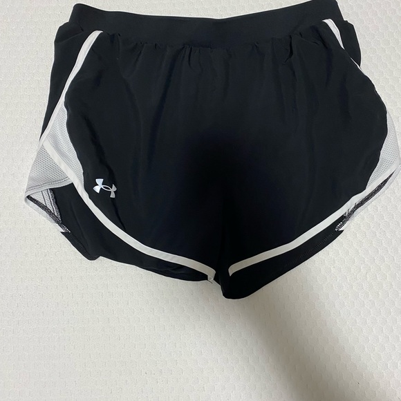 Womans underarmour black shorts for athletic - Picture 2 of 3